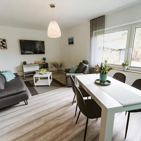 Zwischen Den Feldern *