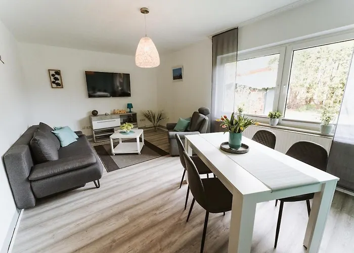 Zwischen Den Feldern *